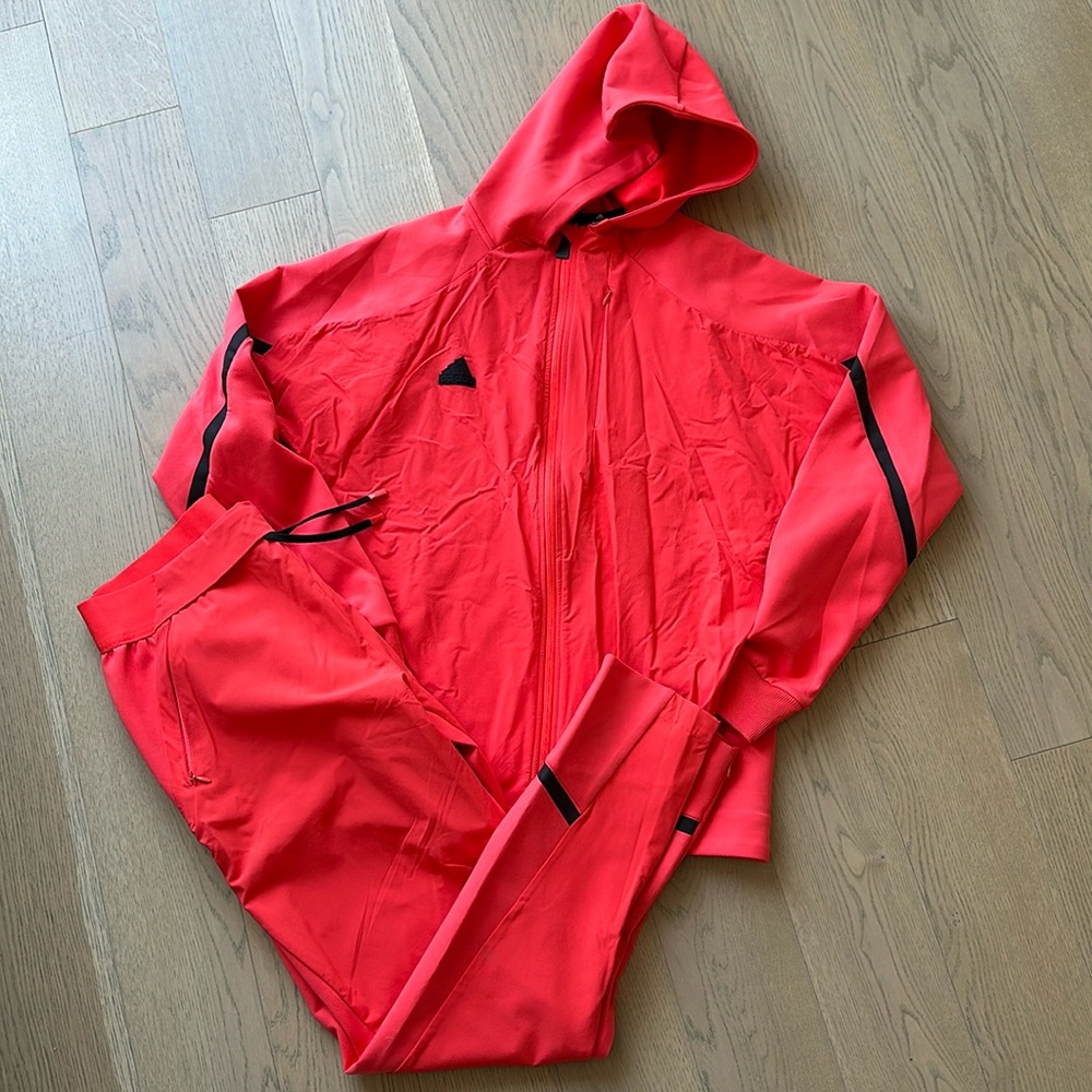 NWOT adidas Trackset (full zip jacket & pants) tech fleece size M